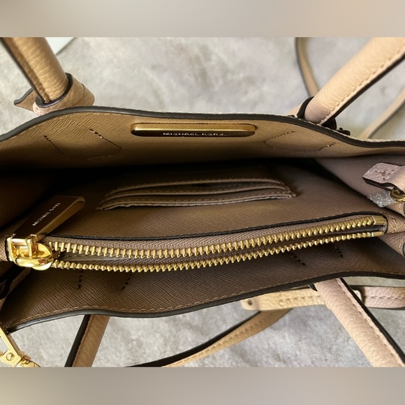 Michael Kors Mercer Beige Leather Handbag Small Satchel Crossbody Minimalist - Picture 6 of 13